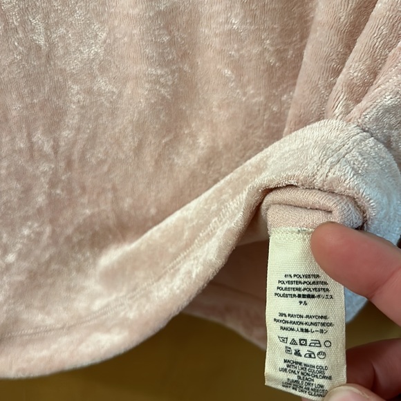 Free People We the Free Crushed Velvet Nora Jane Sweatshirt Pink Size Medium - Picture 8 of 10